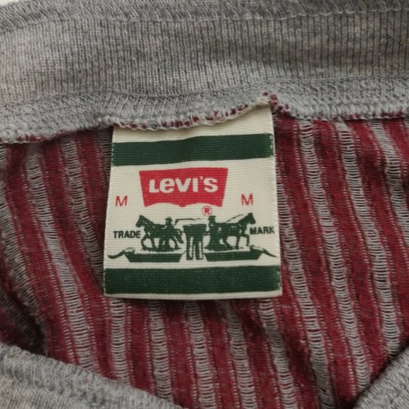 Levi's banded collar casual long sleeve shirt. Red and grey pinstriped. M - Picture 4 of 5